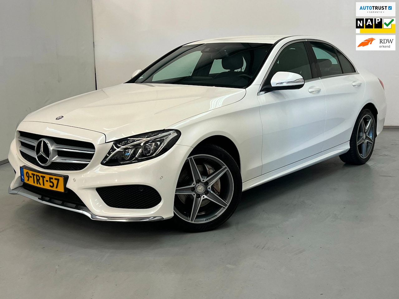 Mercedes-Benz C-klasse - 180 / AMG / NL-auto / Leder / Stoelverwarming - AutoWereld.nl