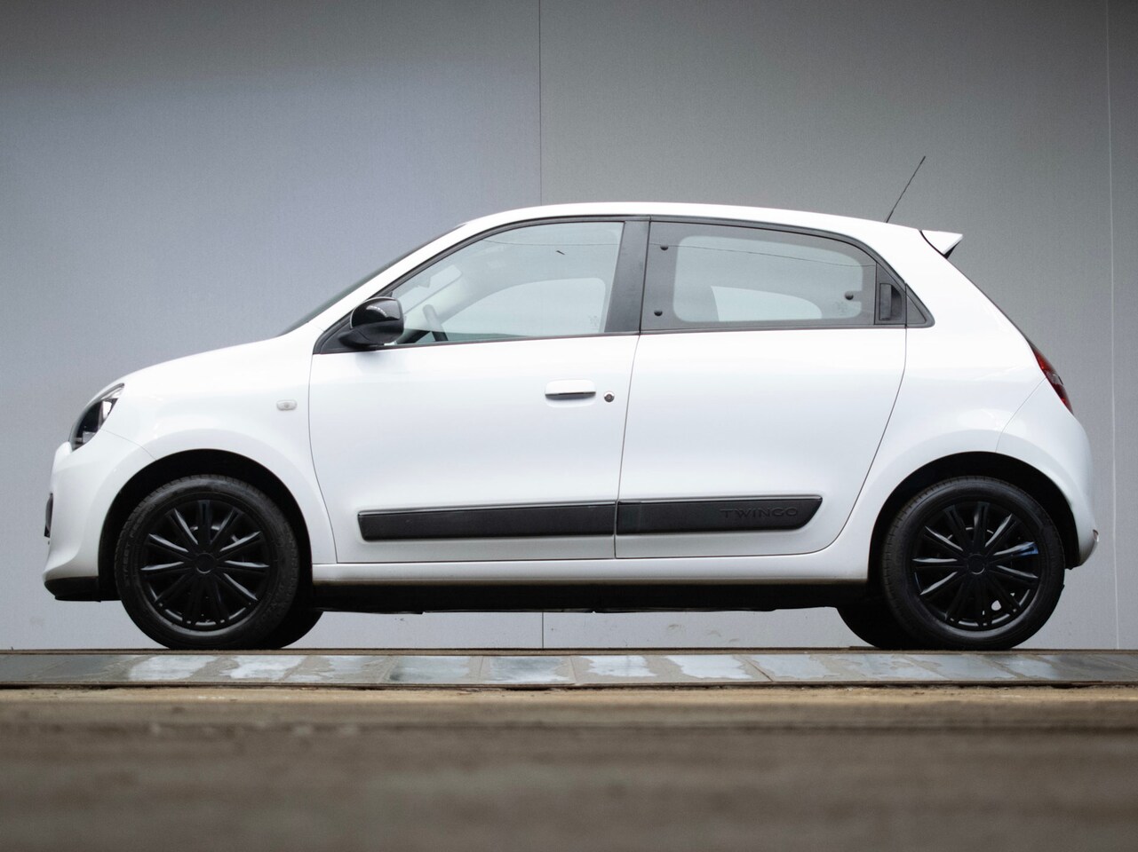 Renault Twingo - 1.0 SCe Collection Sport (AIRCO,CRUISE,BLUETOOTH,SPOILER,LED,ELEKTRISCH PAKKET,SPORTSTOELE - AutoWereld.nl