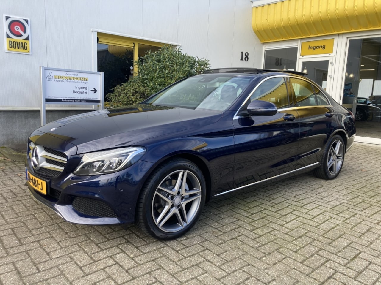 Mercedes-Benz C-klasse - 180 Prestige Leer Burmester Audio Panoramadak Trekhaak - AutoWereld.nl