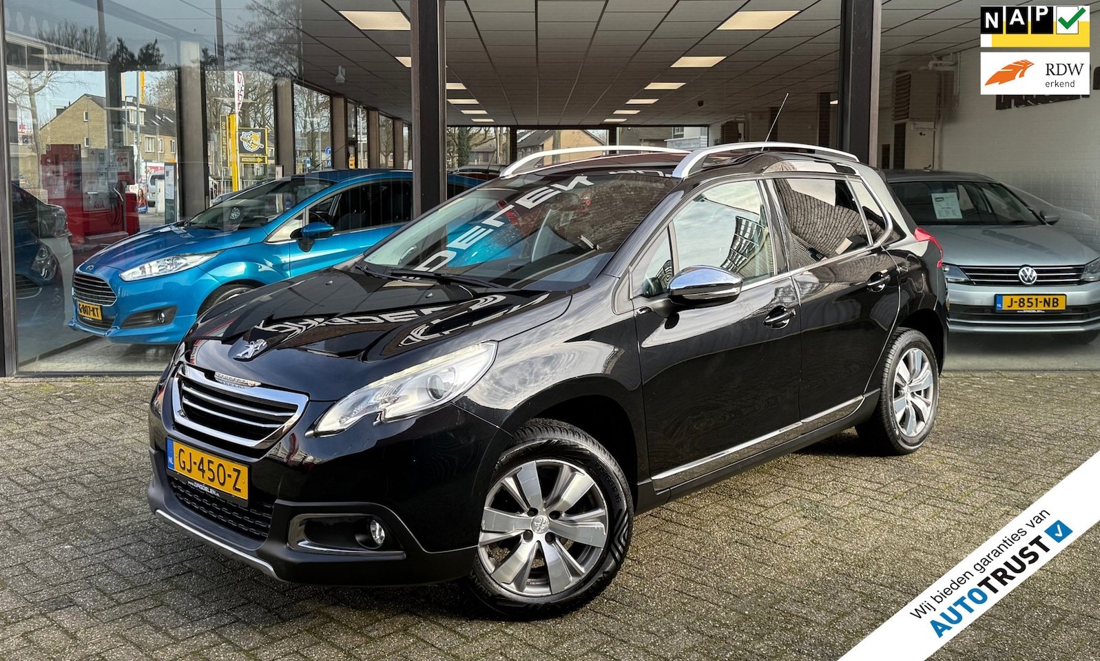 Peugeot 2008 - 1.2 PureTech Allure AUTOMAAT | NAVI | PANO DAK | CRUISE | NAP - AutoWereld.nl