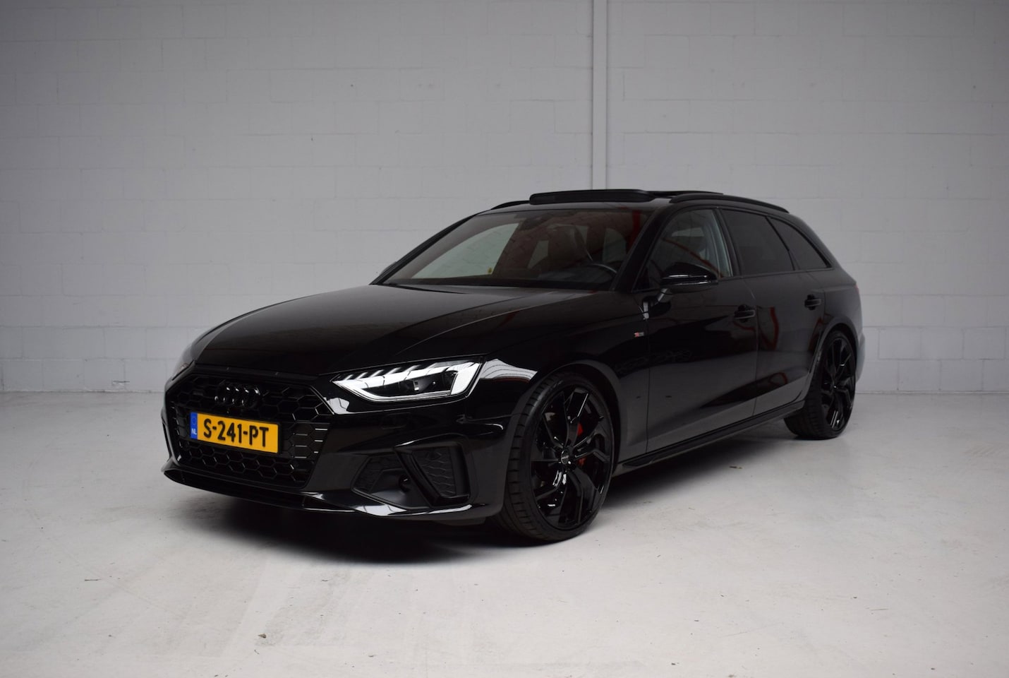 Audi A4 Avant - 45 TFSI 245PK Quattro edition one S-LINE PANORAMADAK / RS-STOELEN / B&O / HUD / 20INCH / E - AutoWereld.nl
