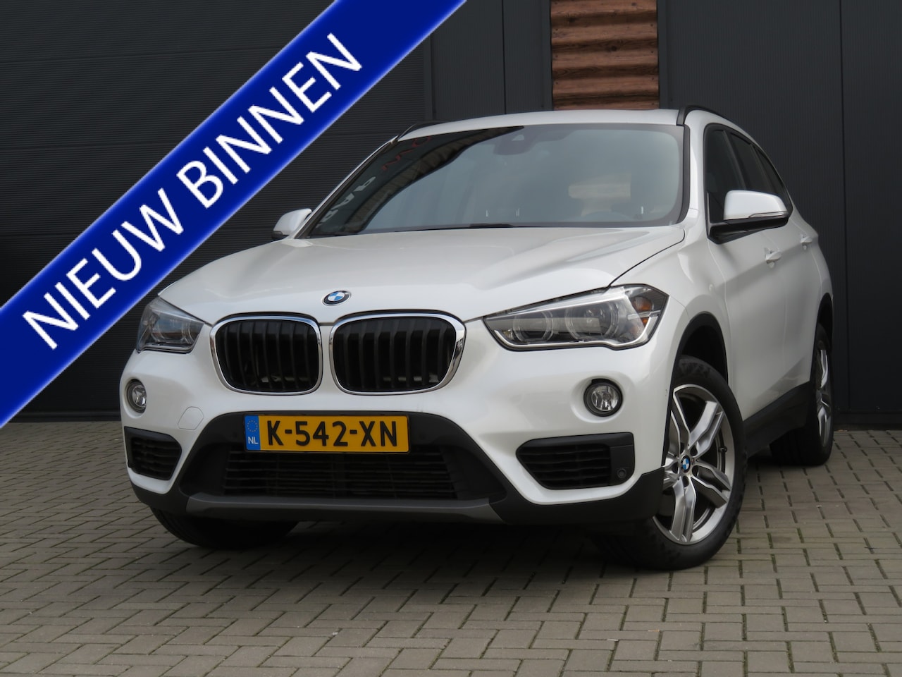 BMW X1 - xDrive20i High Executive Airco Cr-Control Panoramadak - AutoWereld.nl