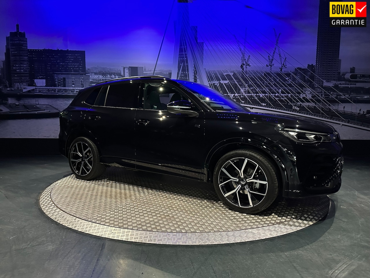 Volkswagen Tiguan - 1.5 eTSI R-Line Business *Standkachel*Pano*Trekhaak*HarmanKardon* - AutoWereld.nl