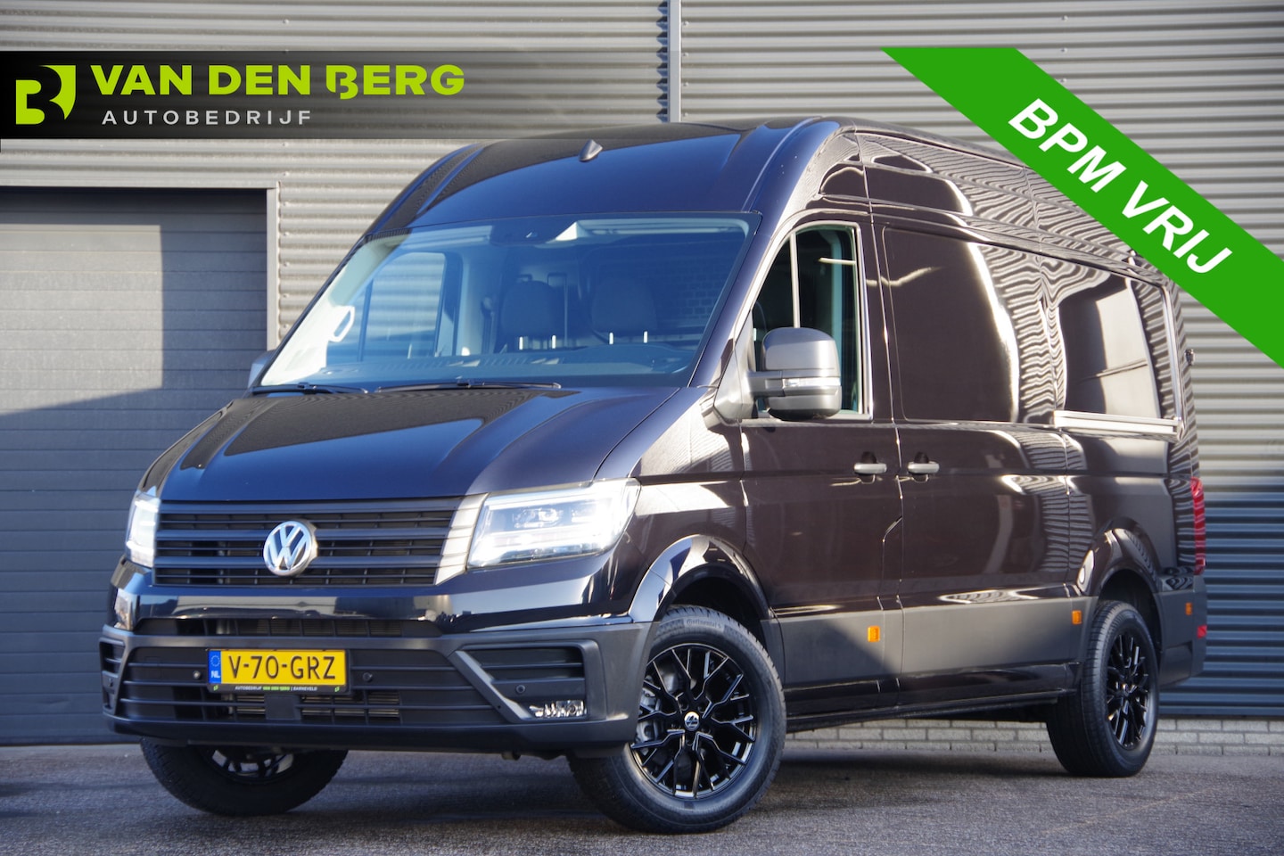 Volkswagen Crafter - 35 2.0 TDI L3H3 177PK AUT. LED, 2X SCHUIFDEUR, TREKHAAK, STOELVERWARMING, GEVEERDE STOEL, - AutoWereld.nl