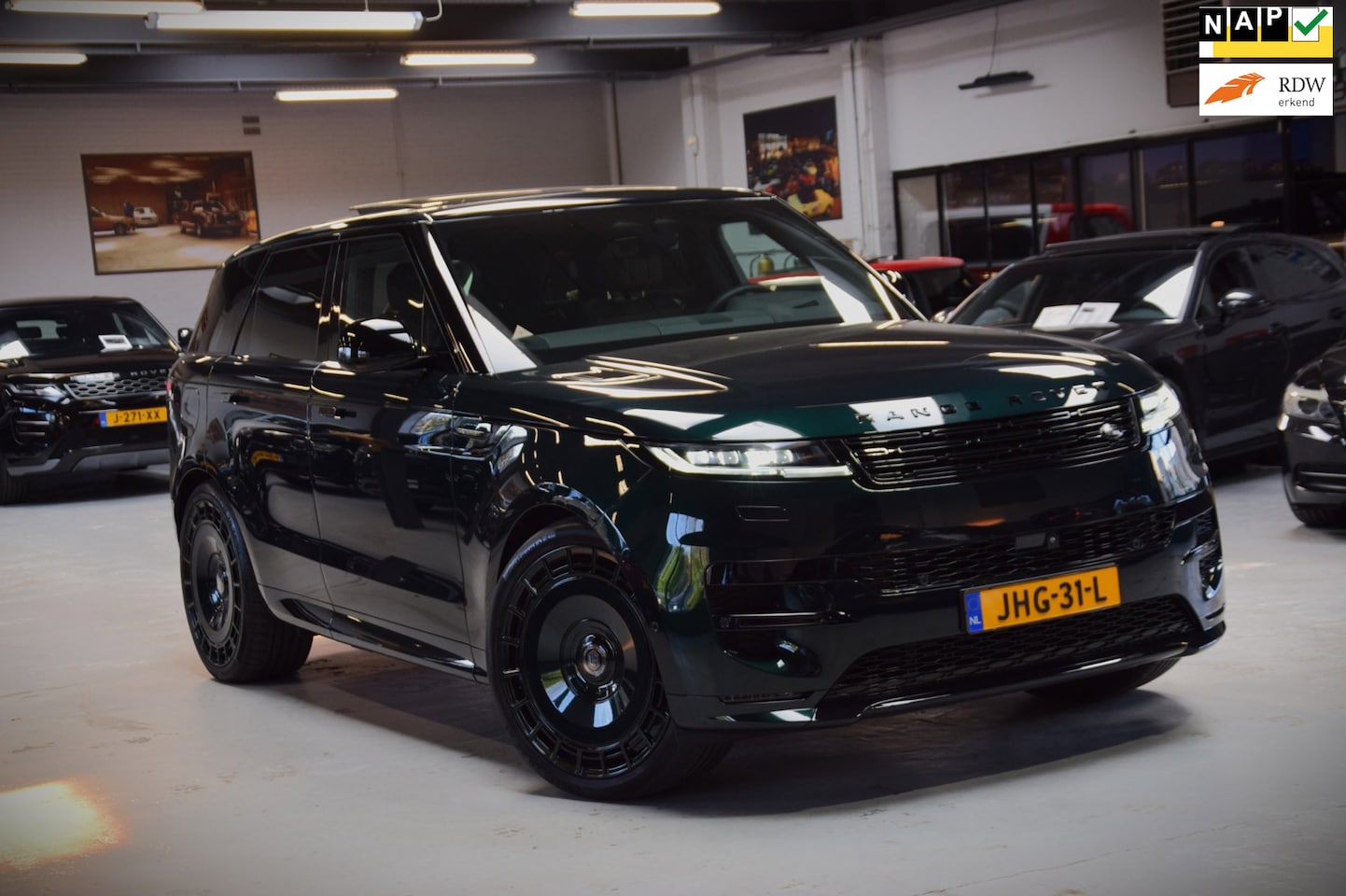 Land Rover Range Rover Sport - 3.0 P460e Dynamic HSE PHEV 1e Eig.|Massage|24"URBAN|Britisch Racing Green - AutoWereld.nl