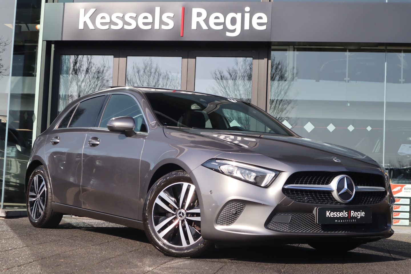 Mercedes-Benz A-klasse - 200 Pano Ambient Widescreen Camera CarPlay Sensoren Stoelverwarming - AutoWereld.nl