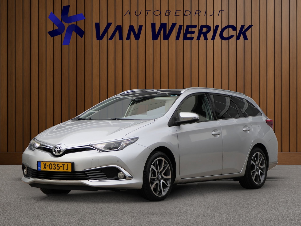 Toyota Auris Touring Sports - 1.2T Dynamic | Pano | Velours | Camera | Stoelverwarming | LED - AutoWereld.nl
