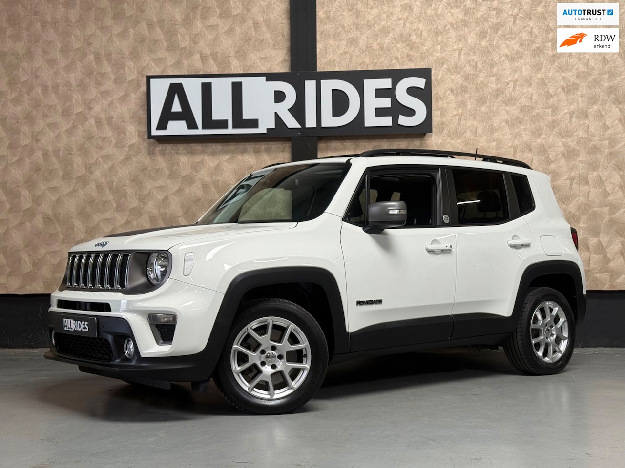 Jeep Renegade - 4xe 240 Plug-in Hybrid Electric Limited Lease Ed. | Pano | Keyless | Stoel-/stuurverwarmin - AutoWereld.nl