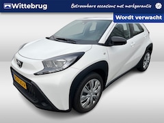 Toyota Aygo X - 1.0 VVT-i MT Play / App connect / Camera / Cruise controle / Stoelverwarming /