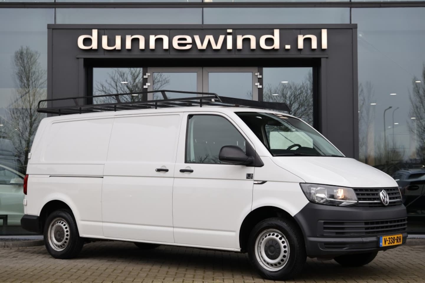 Volkswagen Transporter - 2.0 TDI L2H1 140PK*TREKHAAK*IMPERIAAL*3Zits*CRUISE*SENSOREN - AutoWereld.nl