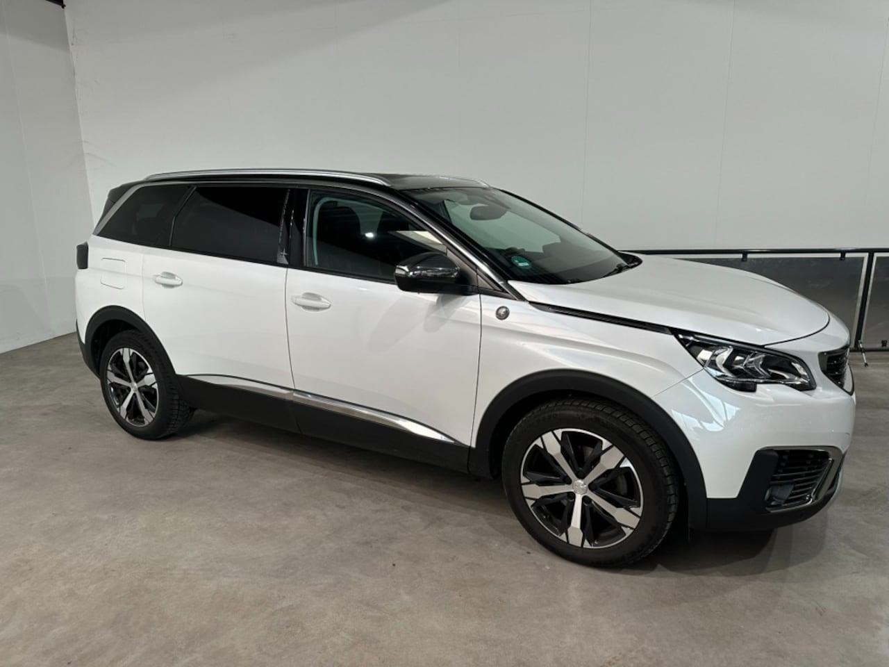 Peugeot 5008 - Allure,130PK,Automaat,7 pers, camera, Nav. Carplay,PDC,NAP - AutoWereld.nl