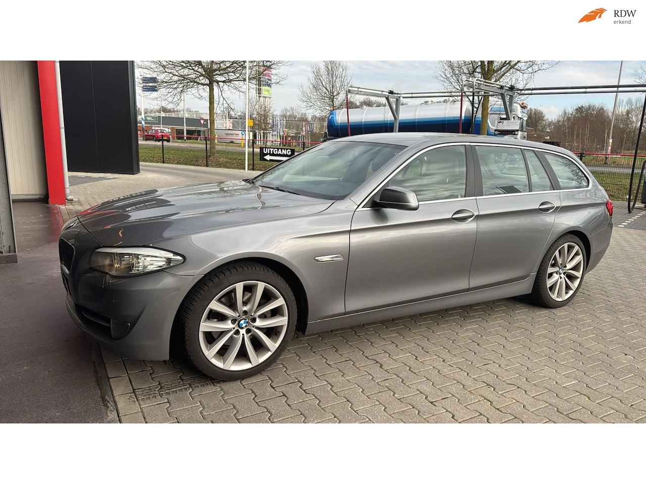 BMW 5-serie Touring - 520i Executive LEER/airco/CRUISE/navi - AutoWereld.nl