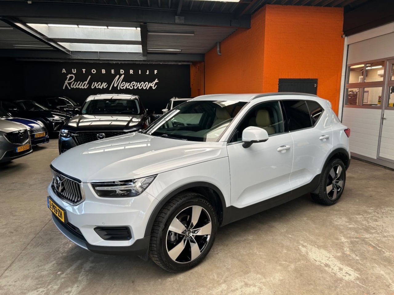 Volvo XC40 - 1.5 T3 INSCRIPTION / Leder / Trekhaak / Camera / 19inch - AutoWereld.nl