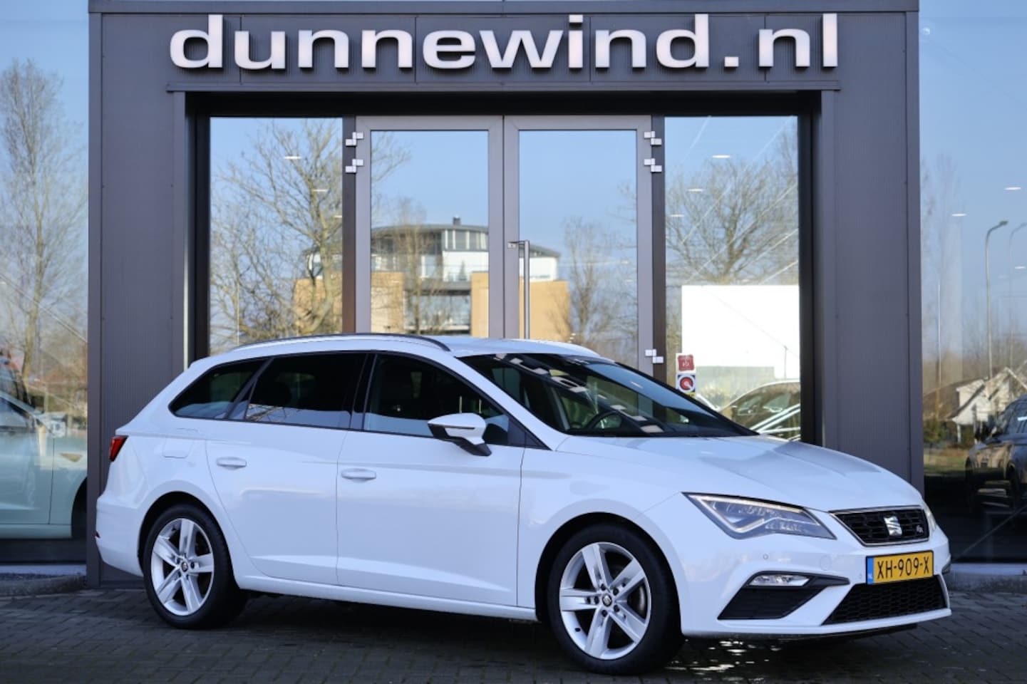 SEAT Leon - 1.5 TSI FR LED*CARPLAY*VIRTUAL*KEYLESS*SEAT DRIVE* - AutoWereld.nl