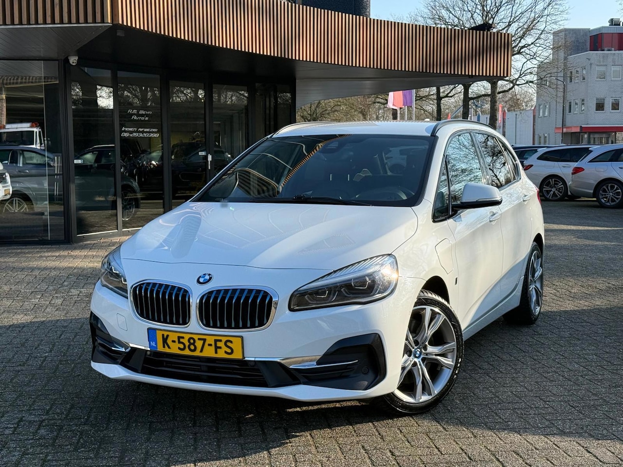 BMW 2-serie Active Tourer - 225xe iPerformance High Executive|Rijklaar!|Stoelverwarming|Trekhaak|PDC - AutoWereld.nl