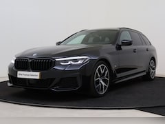 BMW 5-serie Touring - 520d High Executive M Sport Automaat / Panoramadak / Sportstoelen / Achteruitrijcamera / S