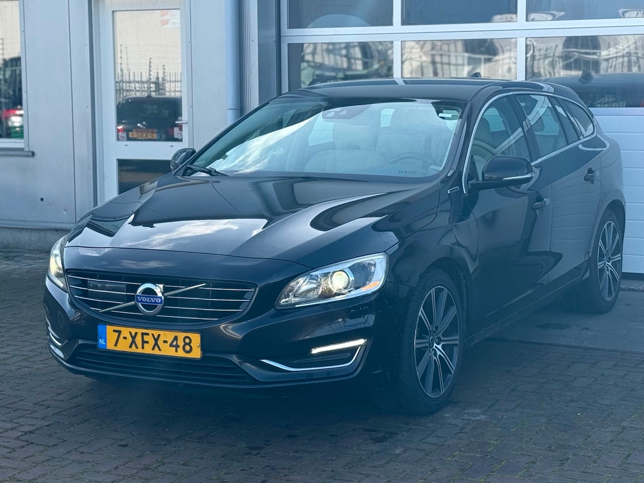 Volvo V60 - 2.4 D6 AWD Plug-In Hybrid Summum 2.4 D6 AWD Plug-In Hybrid Summum - AutoWereld.nl