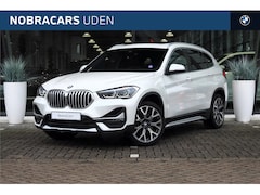 BMW X1 - sDrive20i High Executive xLine Automaat / Panoramadak / Trekhaak / Sportstoelen / Achterui