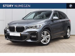 BMW X1 - sDrive18i High Executive M Sport Automaat / Sportstoelen / Achteruitrijcamera / Head-Up /