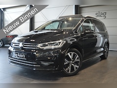 Volkswagen Touran - 1.5 TSI R-LINE 7p navi camera pano trekhaak 18 inch