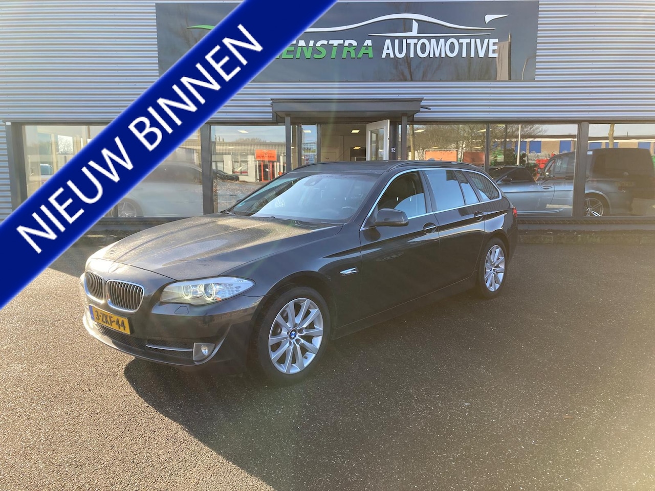 BMW 5-serie Touring - 523i High Executive | 204 PK | Panoramadak | Bomvol | Perfect onderhouden - AutoWereld.nl