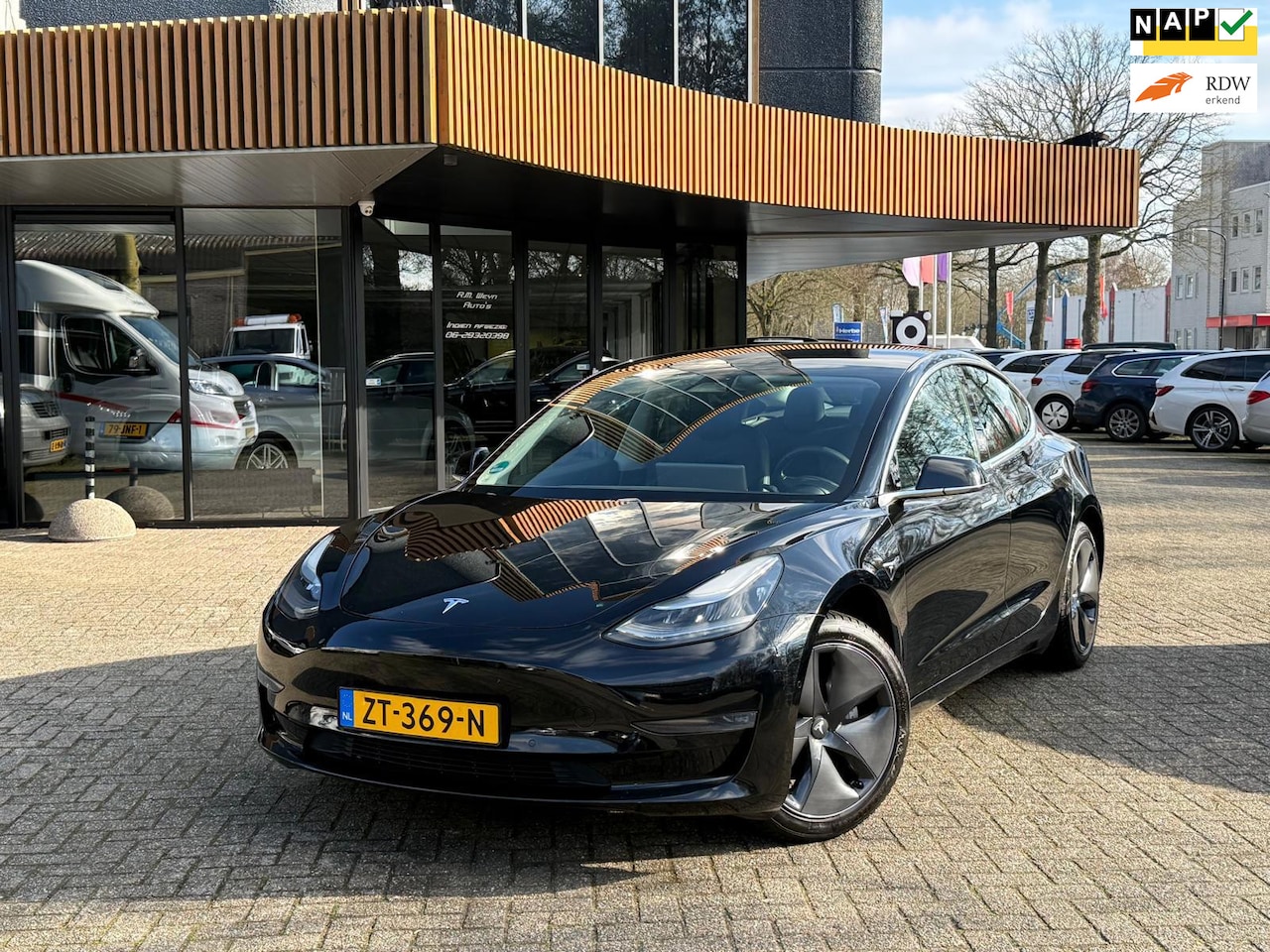 Tesla Model 3 - Standard RWD Plus 60 kWh|Pano|Autopilot|Trekhaak|SoH 86% - AutoWereld.nl