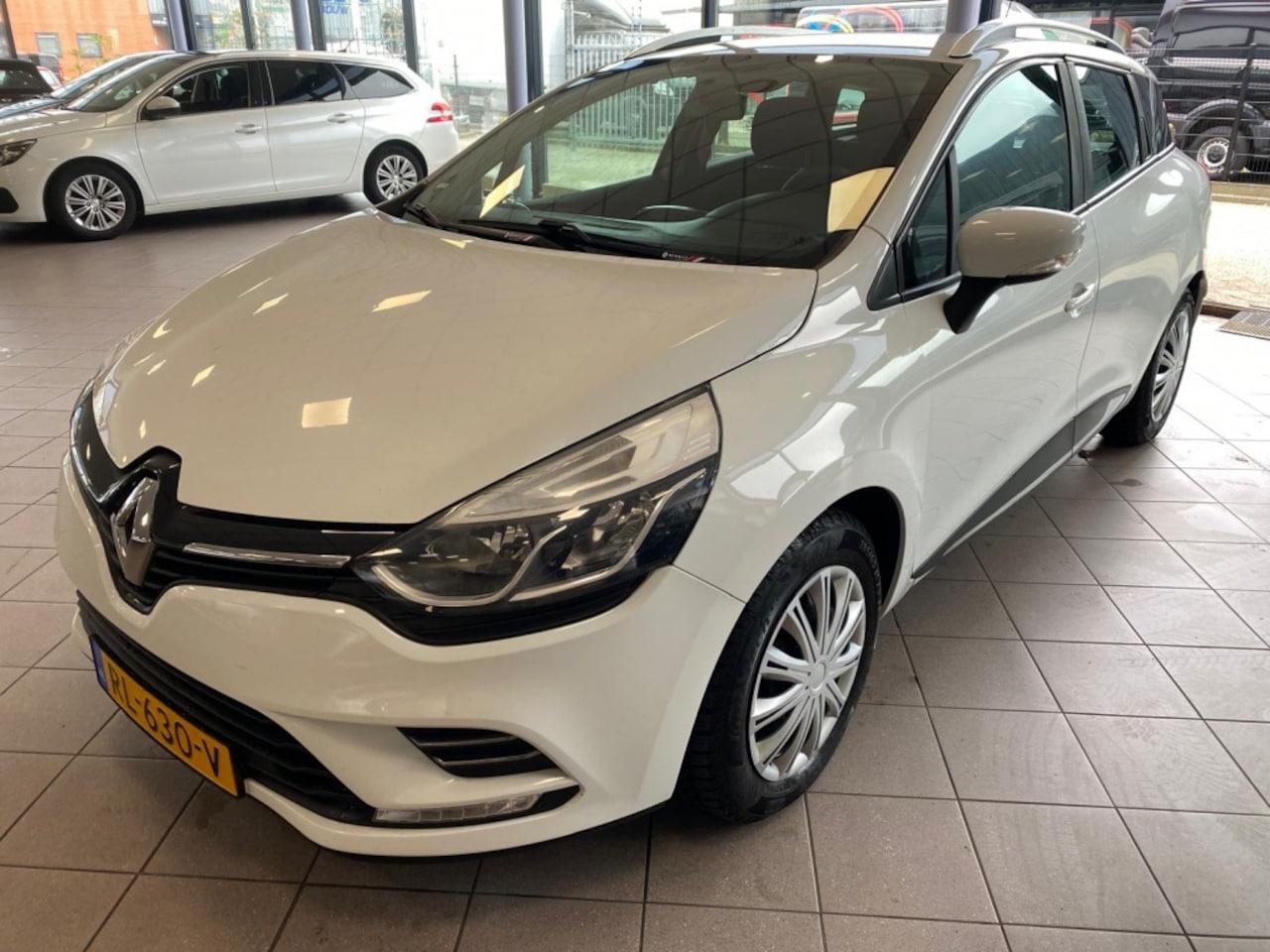 Renault Clio Estate - 1.5 dCi Ecol. Zen NAVI BJ 2018 !!! - AutoWereld.nl