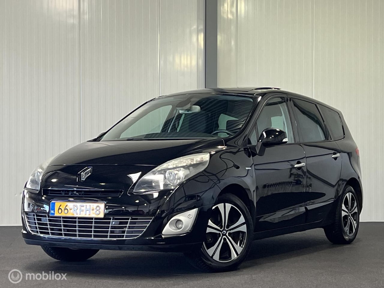 Renault Scénic - 2.0 Bose AUTOMAAT [ NAP panorama trekhaak ] - AutoWereld.nl