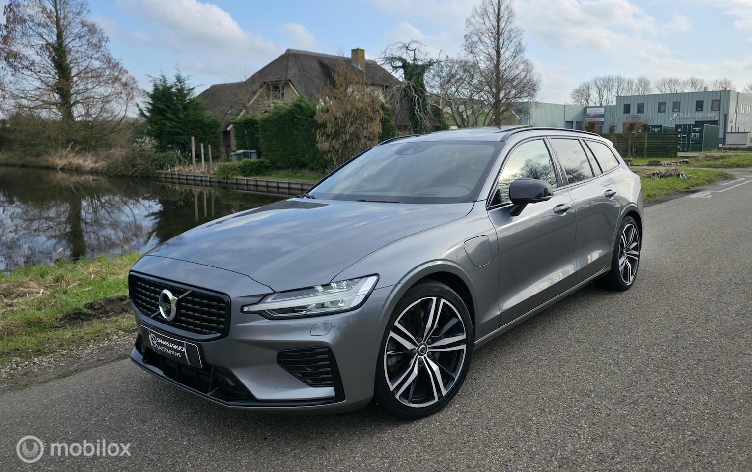 Volvo V60 - 2.0 T6 Recharge AWD R-Design / Pano / HK Audio - AutoWereld.nl