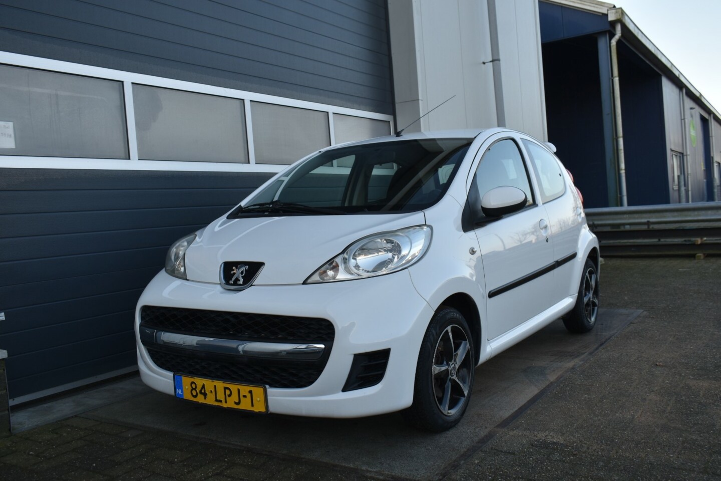 PEUGEOT 107