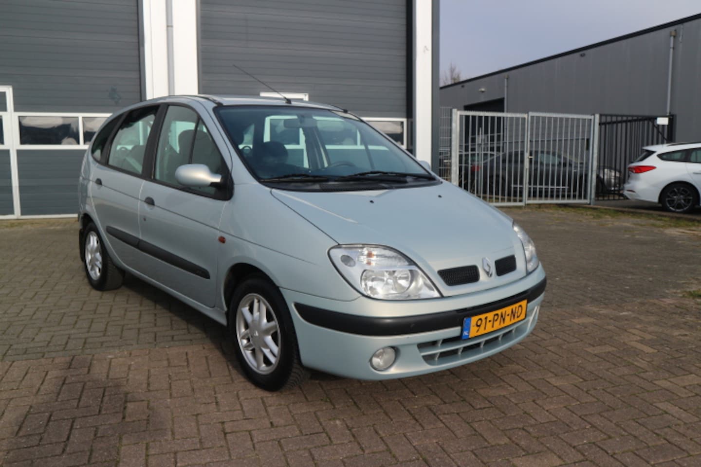 Renault Scénic - 2.0-16V RXI AUTOMAAT - AutoWereld.nl