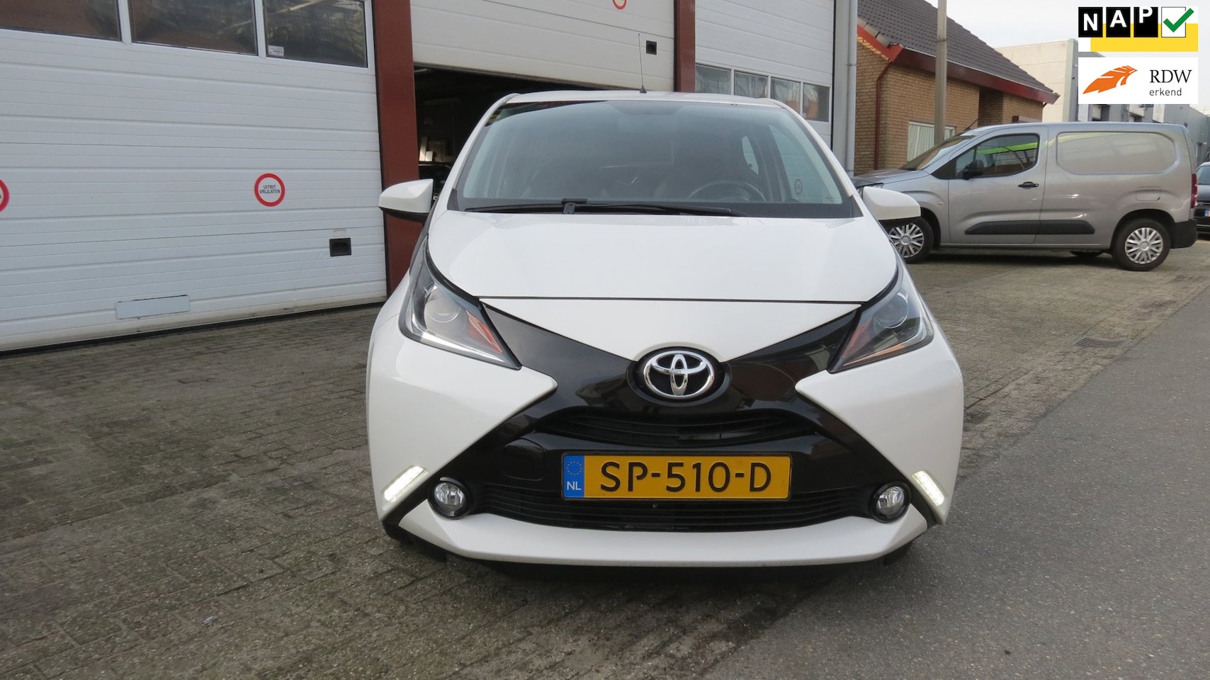 Toyota Aygo - 1.0 VVT-i x-nav 1.0 VVT-i x-nav - AutoWereld.nl