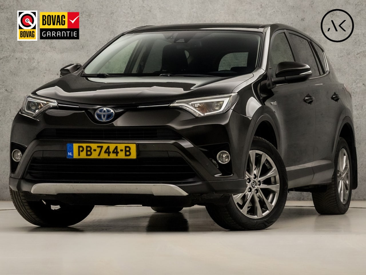 Toyota RAV4 - 2.5 Hybrid Sport 197Pk Automaat (NAVIGATIE, CAMERA, TREKHAAK, STOELVERWARMING, SPORTSTOELE - AutoWereld.nl