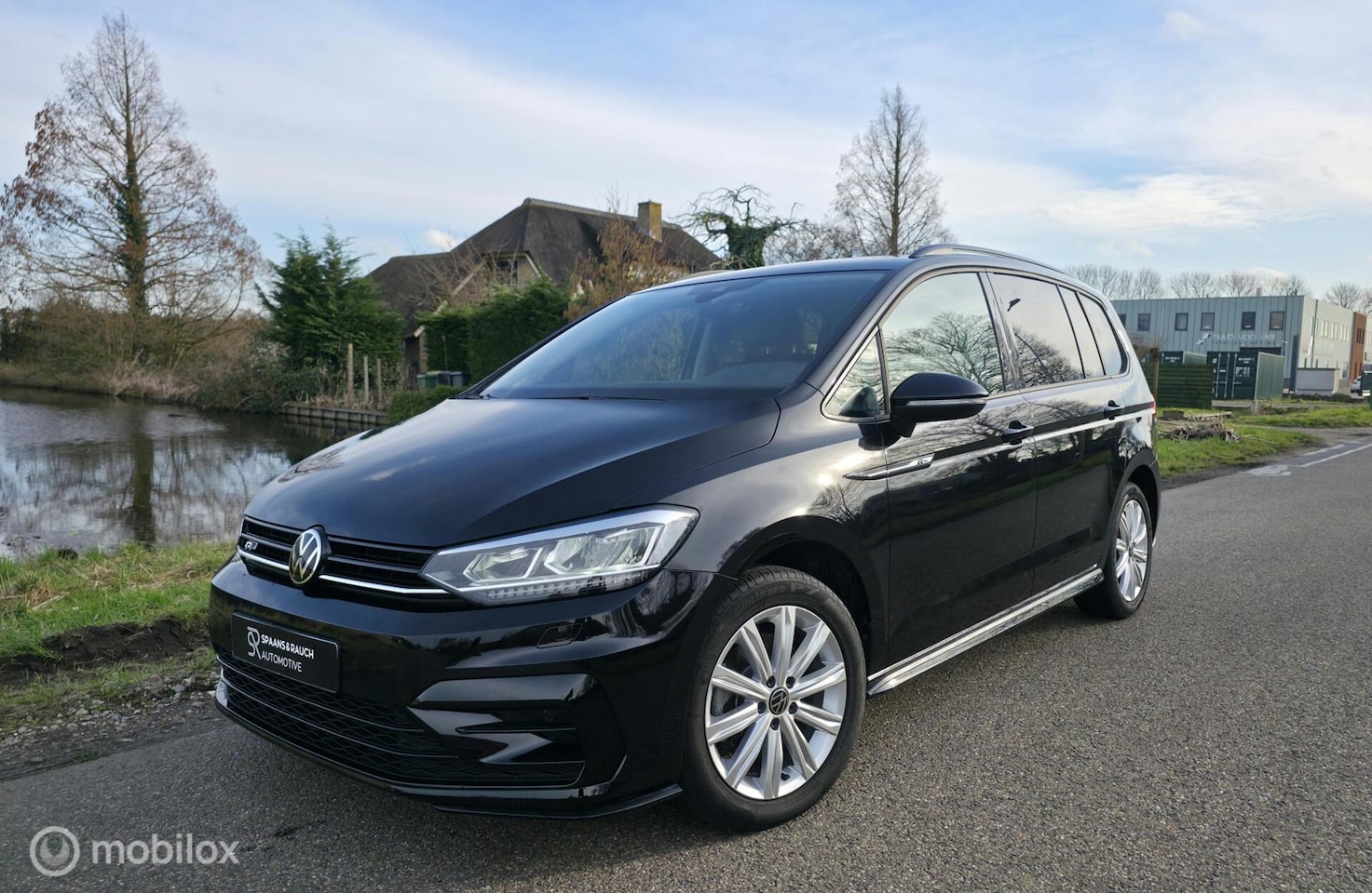 Volkswagen Touran - 1.5 TSI R-Line / 7pers. / Navi / Camera - AutoWereld.nl