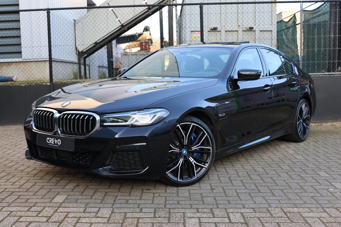 BMW 5-serie - 545e xDrive | HUD | H&K | Keyless | PANO | - AutoWereld.nl