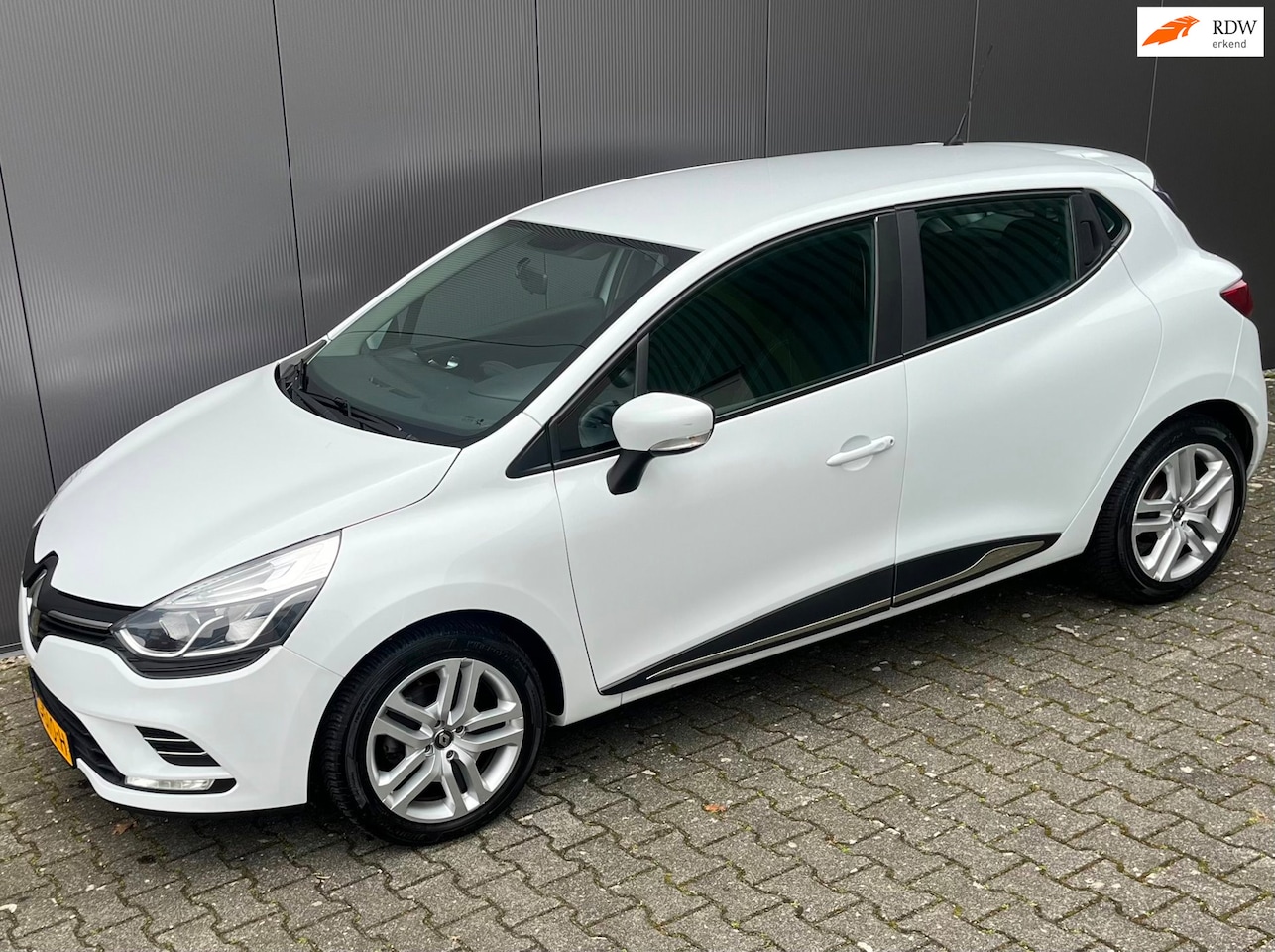 Renault Clio - 0.9 TCe Zen 2019 auto is als nieuw !! - AutoWereld.nl