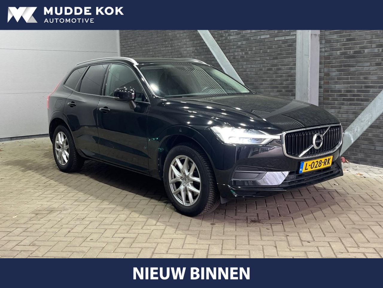 Volvo XC60 - D3 Momentum | Stoelverwarming | Camera | Getint Glas | Apple Carplay | PDC V+A - AutoWereld.nl