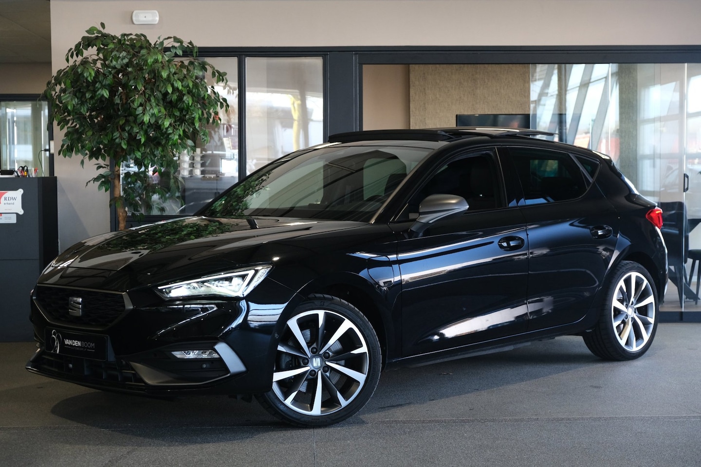 SEAT Leon - 1.4 TSI eHybrid PHEV FR 204PK Pano Navi Cam Led ACC PDC - AutoWereld.nl