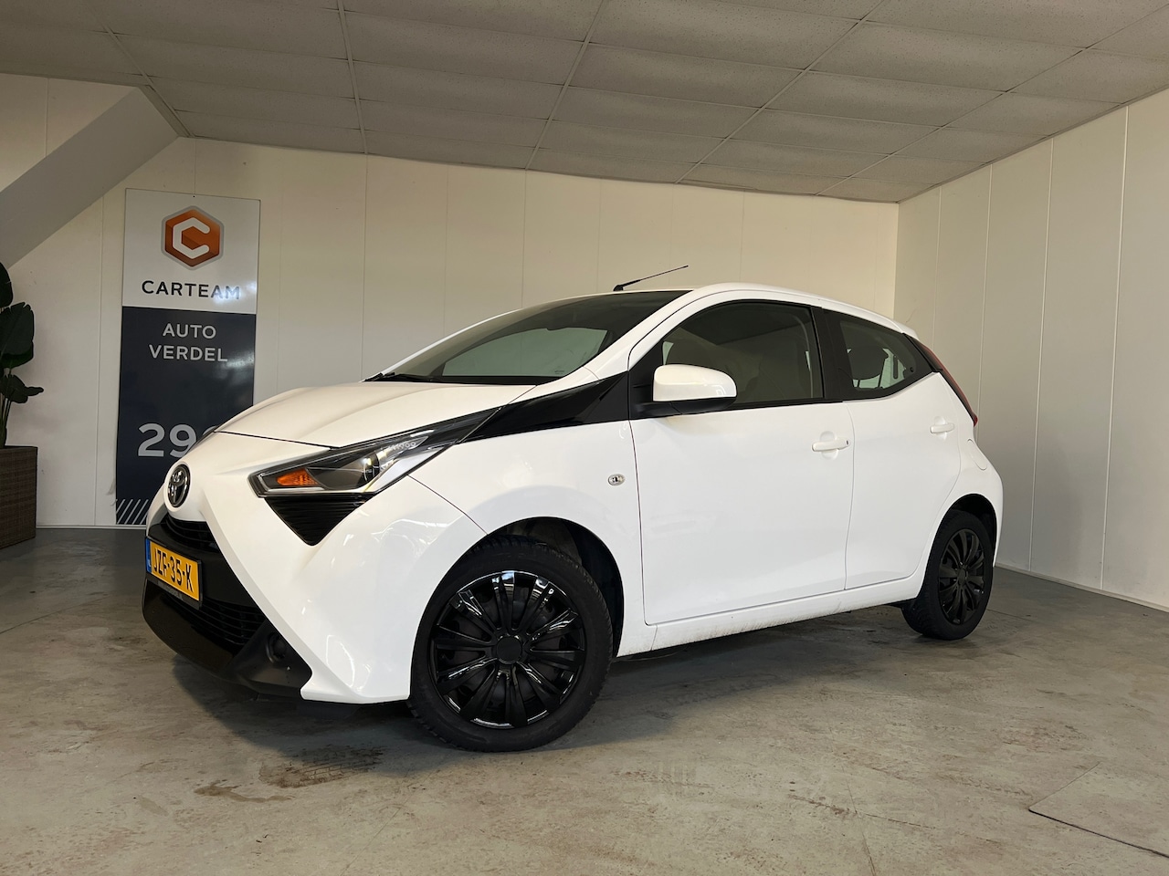 Toyota Aygo - 1.0 VVT-i x-play 1.0 VVT-i x-play - AutoWereld.nl