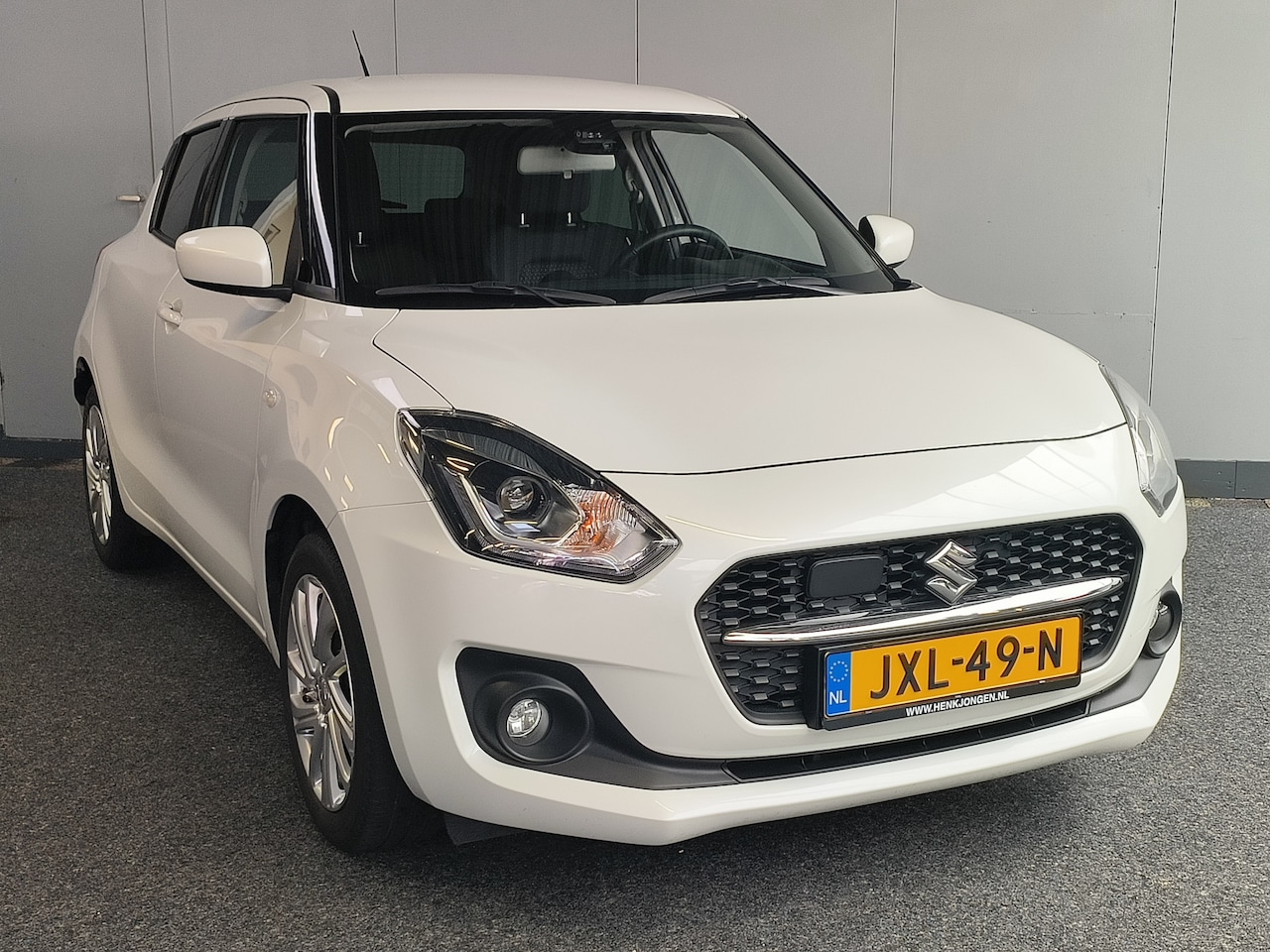 Suzuki Swift - 1.2 Select Smart Hybrid uit 2023 Rijklaar + 12 maanden Bovag-garantie Henk Jongen Auto's i - AutoWereld.nl