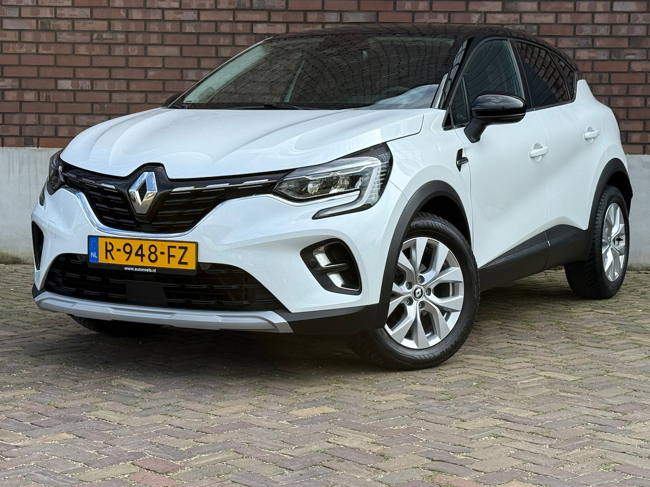 Renault Captur - 1.0 TCe 90 Intens / NAVI + Camera / ALL-Season / Renault Dealer Onderhouden / 1e Eigenaar - AutoWereld.nl