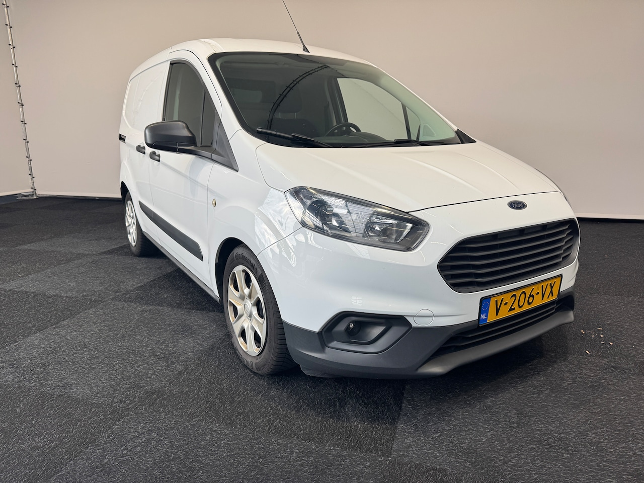 Ford Transit Courier - 1.5 TDI 100 PK Airco - AutoWereld.nl