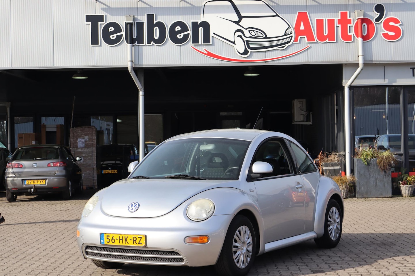 Volkswagen New Beetle - 2.0 Highline Trekhaak, APK tot 11-10-2026, Radio cd speler - AutoWereld.nl