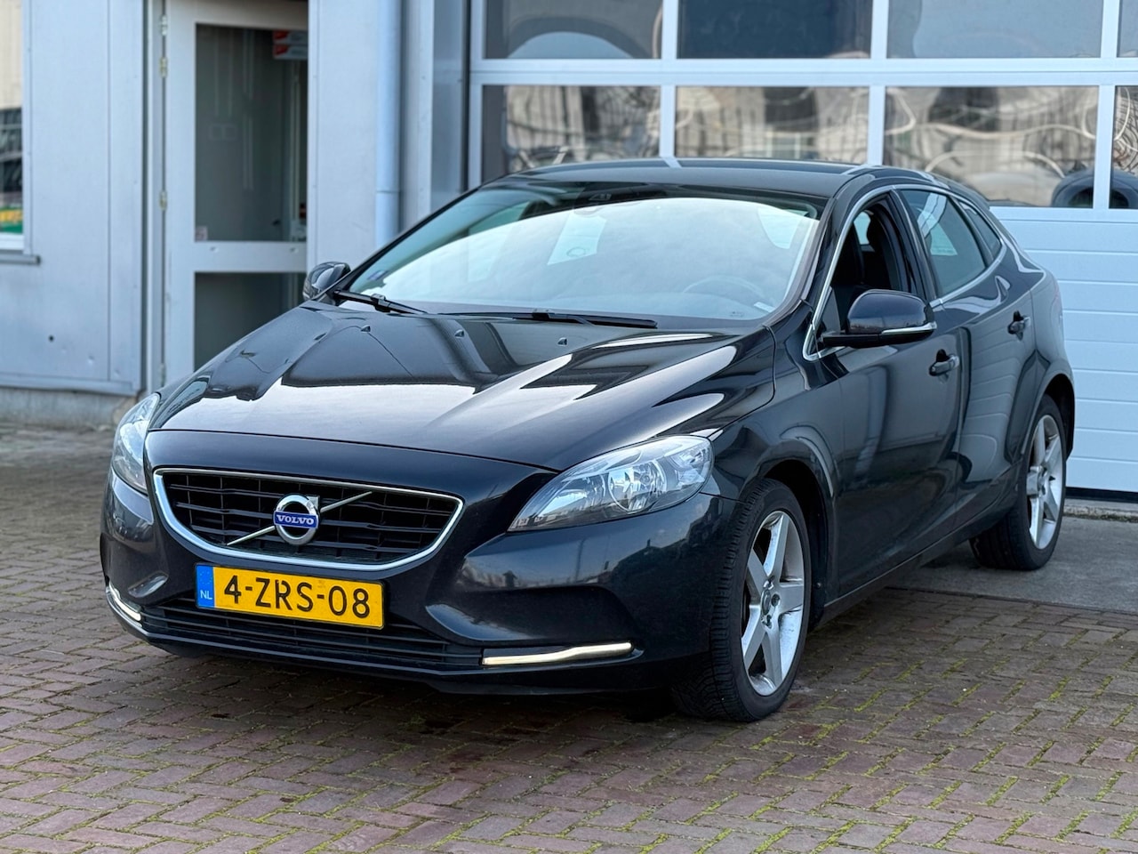 Volvo V40 - 2.0 D4 Summum Business 2.0 D4 Summum Business - AutoWereld.nl