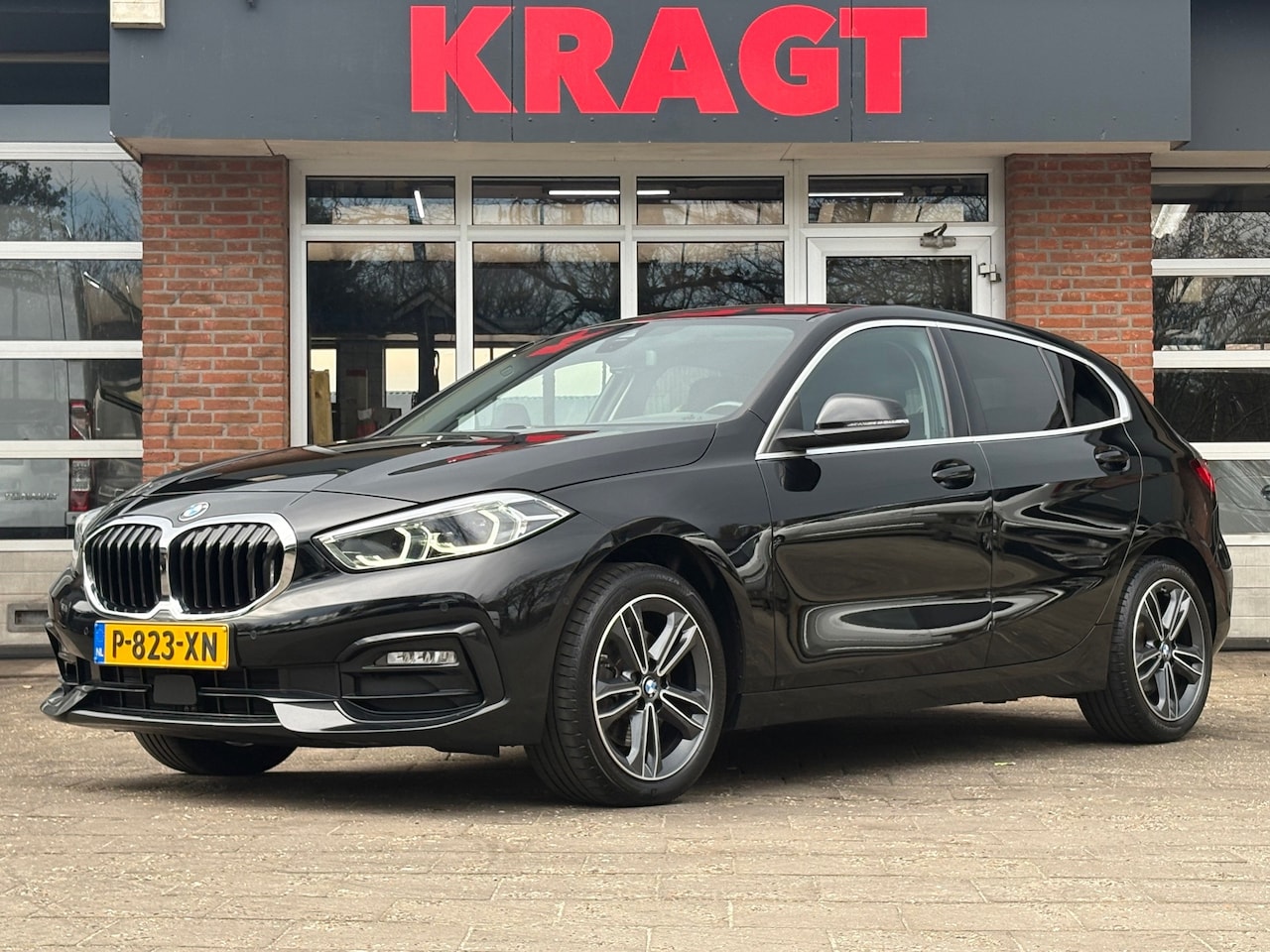 BMW 1-serie - Business Edition 118i 136 pk - AUTOMAAT - LED - Digitale cockpit! - AutoWereld.nl