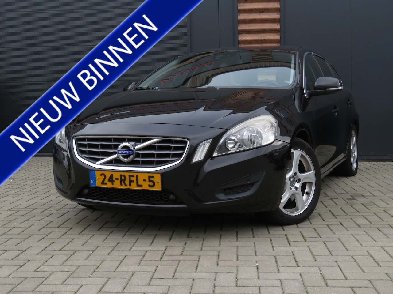 Volvo V60 - 2.0 T5 Automaat Momentum Airco Cr-Control 240PK - AutoWereld.nl
