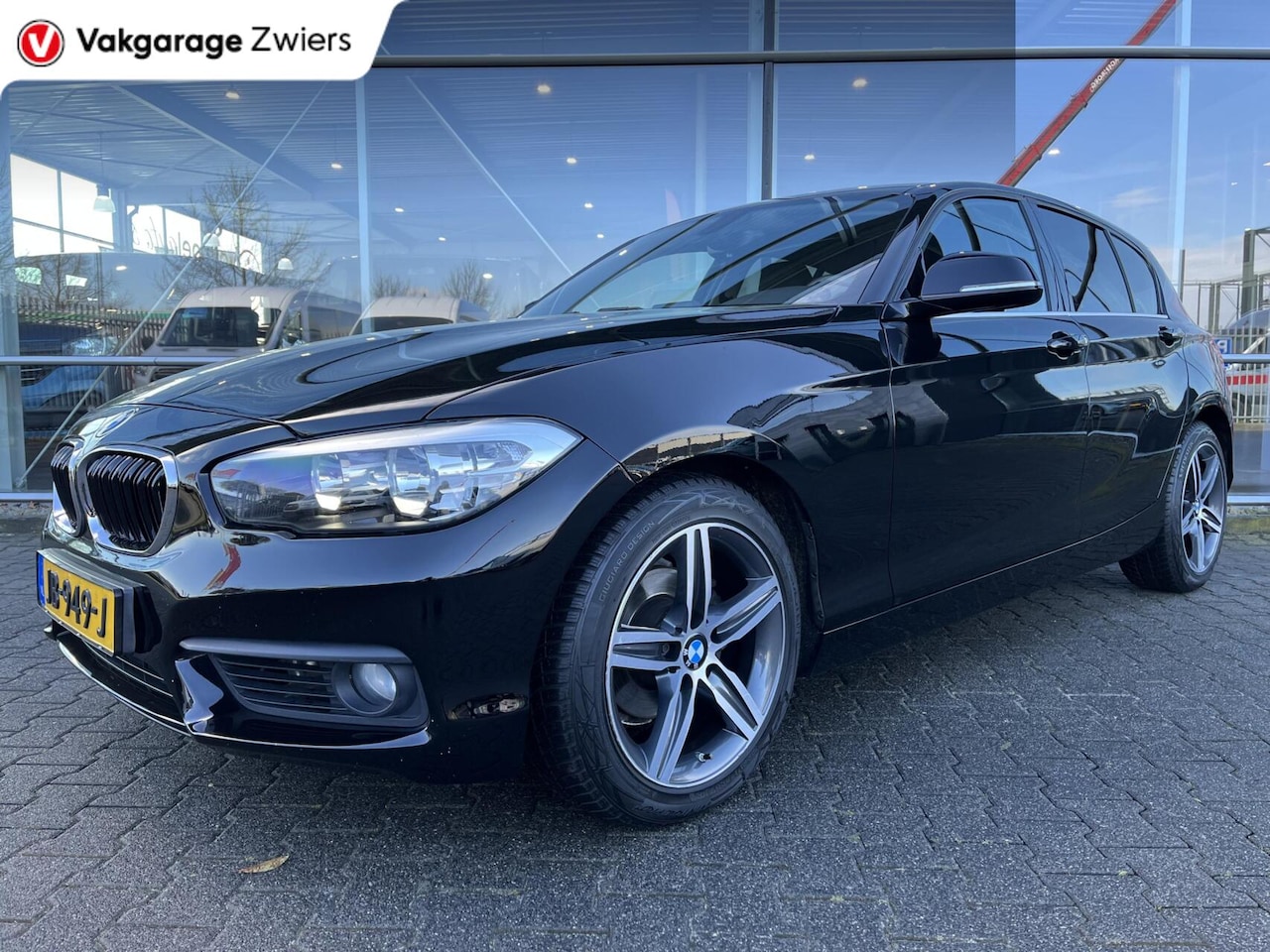 BMW 1-serie - 118i Corporate Lease Essential Automaat PDC - AutoWereld.nl