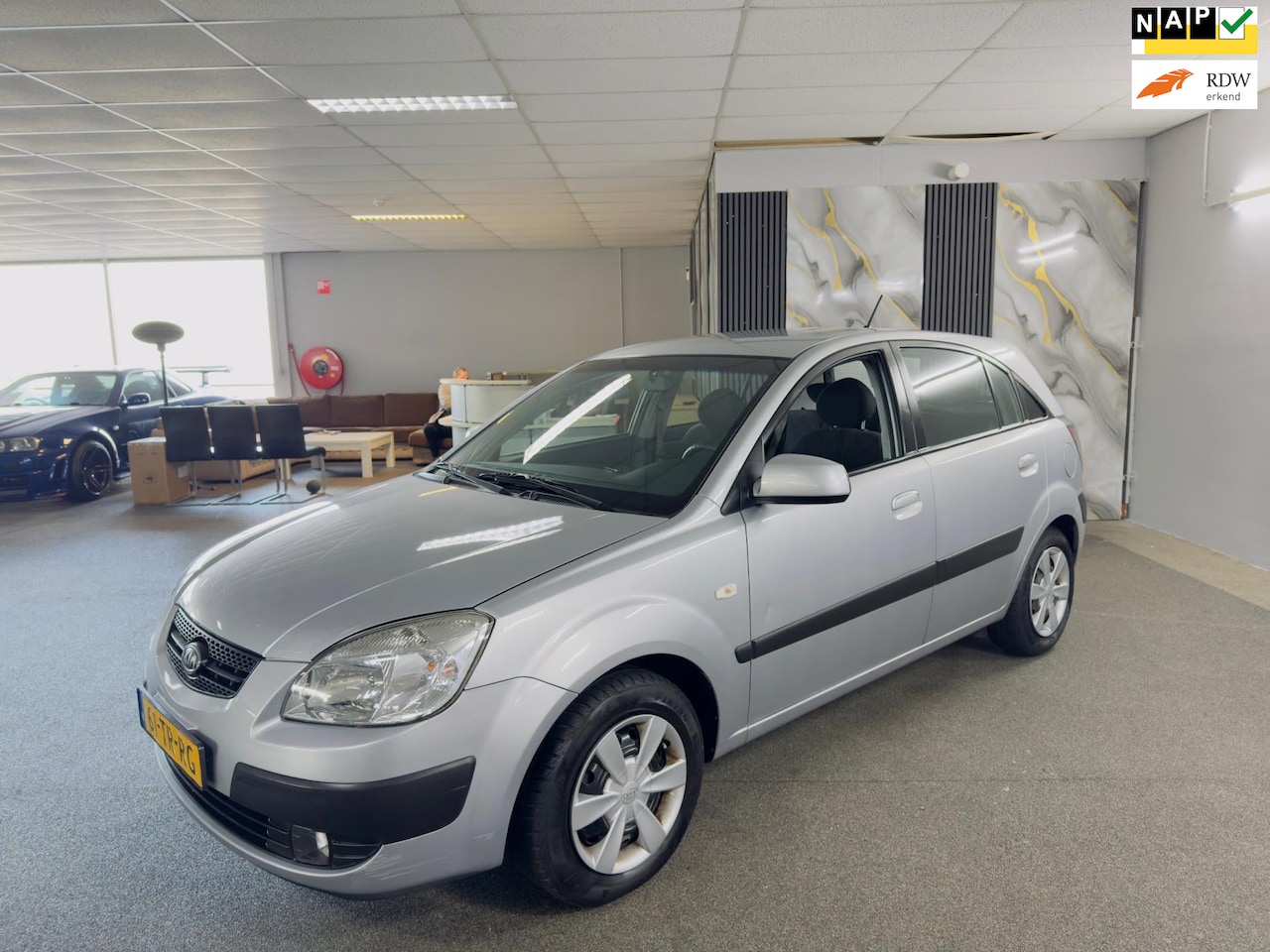 Kia Rio - 1.4 LXE Apk Nieuw,Automaat,Airco,E-Ramen,Weinig km's,N.A.P,Trekhaak,5Deurs, - AutoWereld.nl