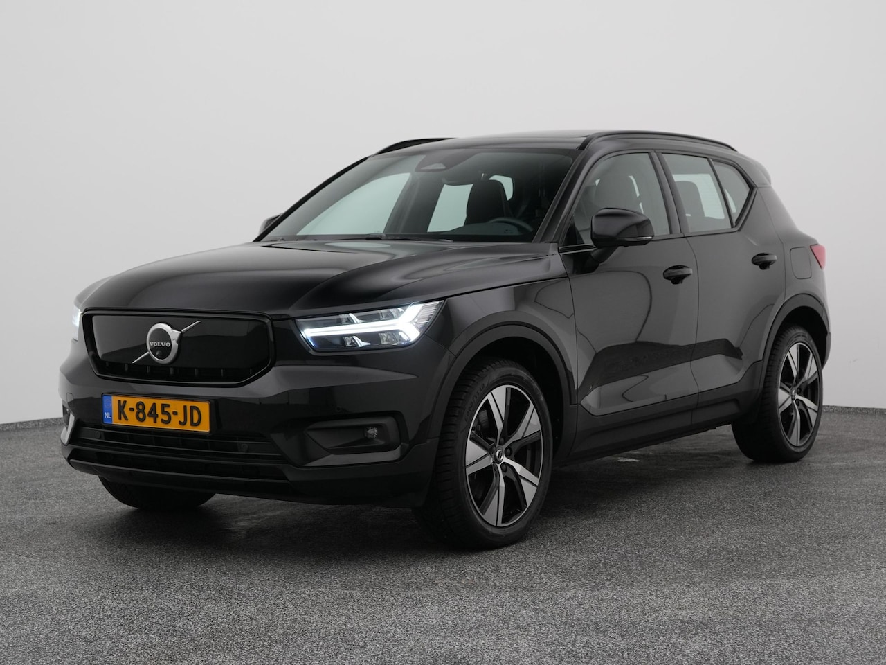 Volvo XC40 - Recharge P8 AWD R-Design | PANO | 360° | H&K | ADAPTIVE | STOEL- EN STUURVERW. - AutoWereld.nl