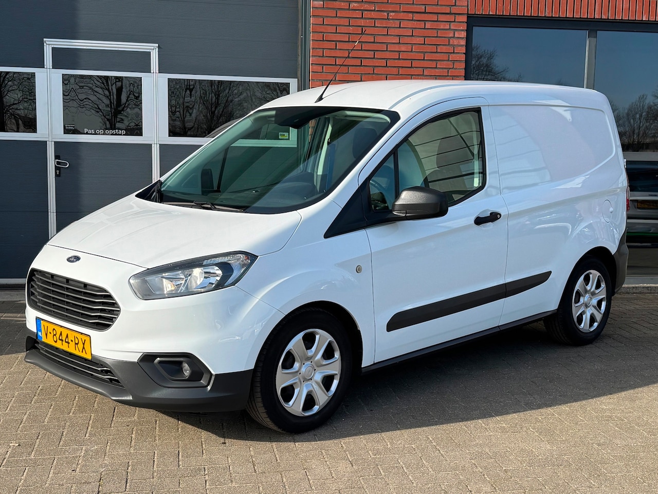 Ford Transit Courier - 1.5 TDCI Airco Cruise Navi Trend - AutoWereld.nl
